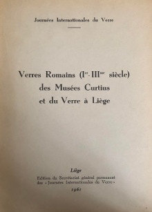  p Verres Romains Ier IIIe siecle p p des Musees Curtius p p et du Verre a Liege p p par b Michel Vanderhoeven b p 